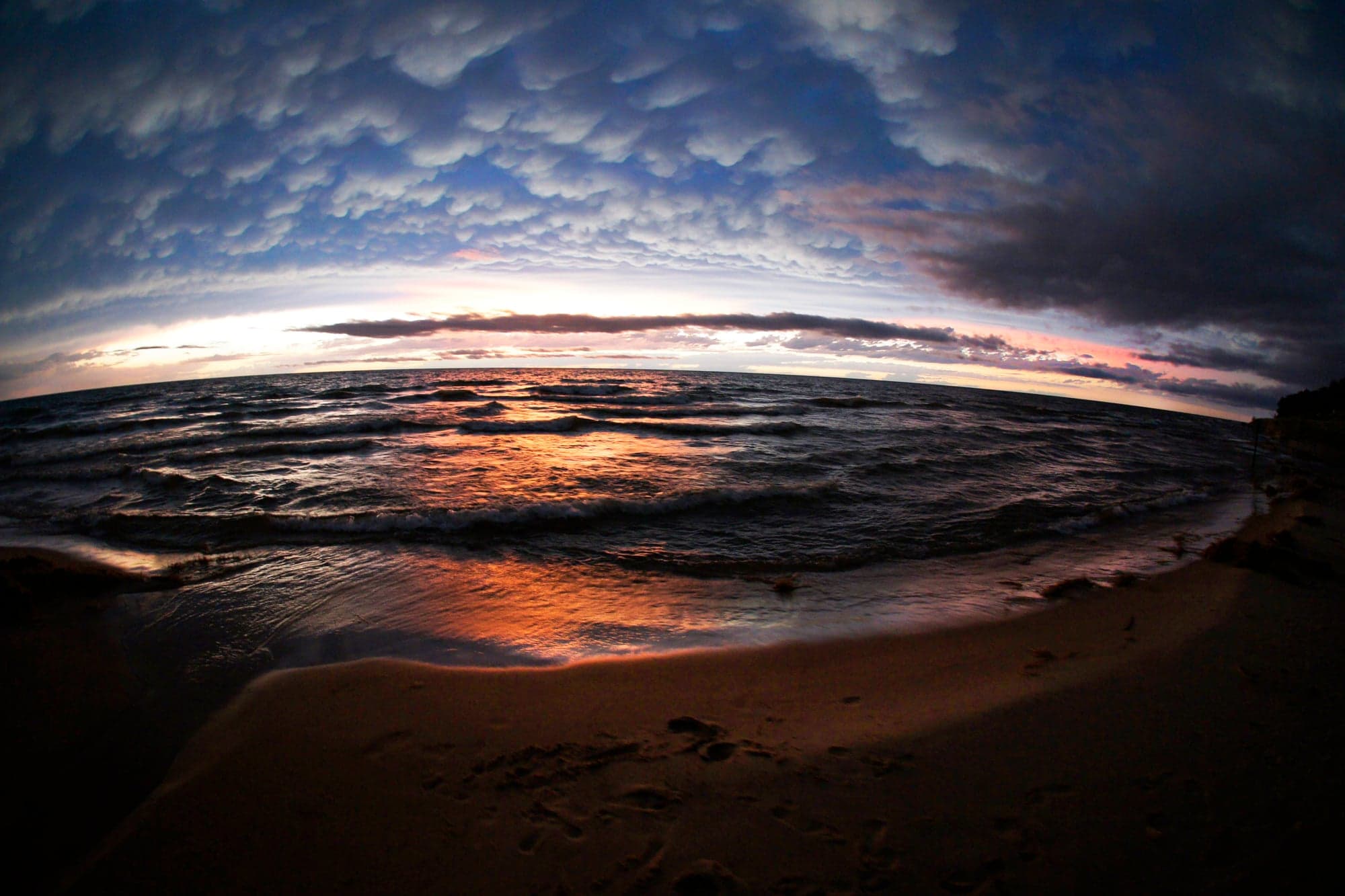 Mammatus Sunset, Sandy Shore